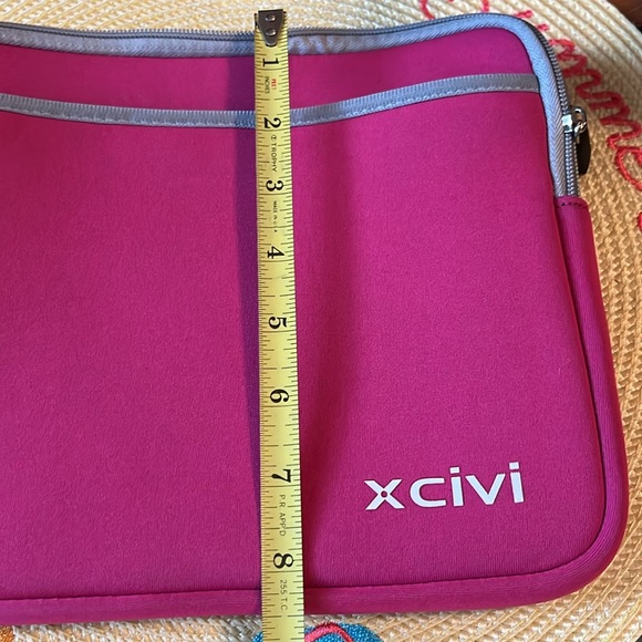Xcivi Neoprene Protective Pouch - Picture 6 of 9